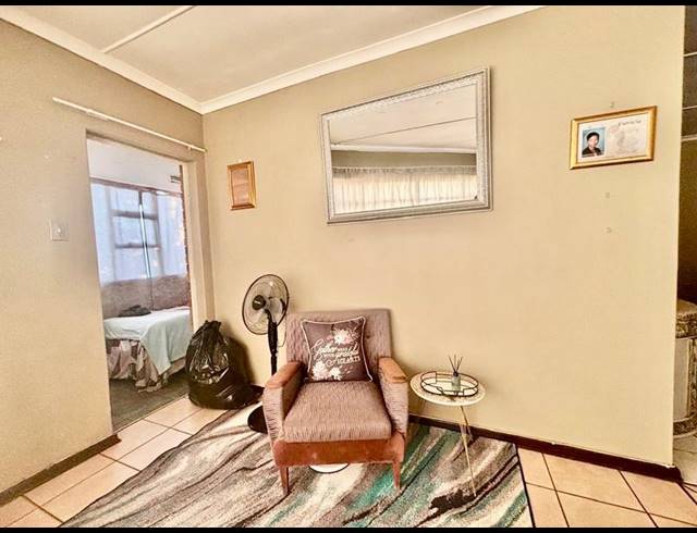 1 BEDROOM APARTMENT FOR SALE IN VANDERBIJLPARK CW 3